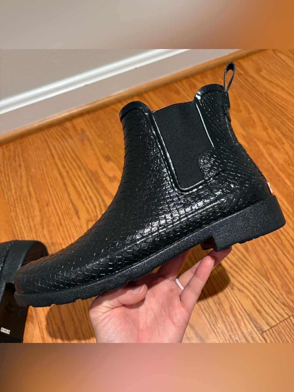 Hunter Refined Slim Fit Scale Chelsea Rain Boots Sz 9 Glossy Textured - Picture 5 of 14